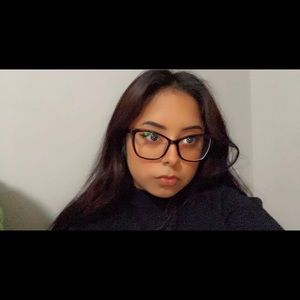 Meet your Poshmark seller 🤍